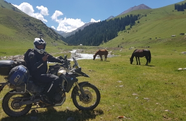 Podróze motocyklowe Kirgistan Azja pamir silk road kyrgyzstan