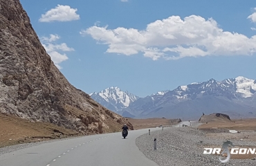 Wyprawy samochodami terenowymi Azja, wypozyczalnia aut 4x4 biszkek rent a motorcycle