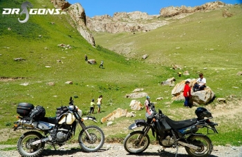 Wyprawa motocyklowa do Kirgizji to spektakularne widoki, przyjaźni ludzie i niezapomniane wrażenia w jednym 